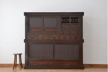 アンティーク家具　明治〜大正時代　丸桟引き戸の美しい二段重ね水屋箪笥(食器棚、収納棚)