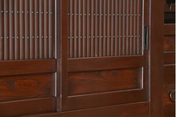 アンティーク家具　明治〜大正時代　丸桟引き戸の美しい二段重ね水屋箪笥(食器棚、収納棚)