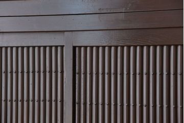 アンティーク家具　明治〜大正時代　丸桟引き戸の美しい二段重ね水屋箪笥(食器棚、収納棚)