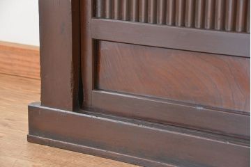 アンティーク家具　明治〜大正時代　丸桟引き戸の美しい二段重ね水屋箪笥(食器棚、収納棚)