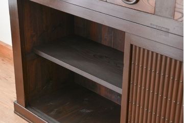 アンティーク家具　明治〜大正時代　丸桟引き戸の美しい二段重ね水屋箪笥(食器棚、収納棚)