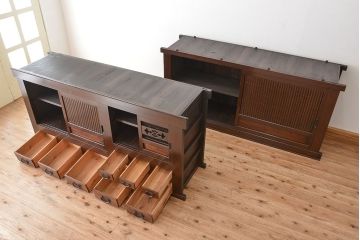 アンティーク家具　明治〜大正時代　丸桟引き戸の美しい二段重ね水屋箪笥(食器棚、収納棚)