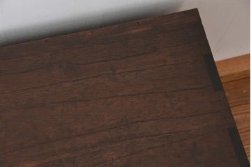 レトロ家具　昭和レトロ　鉄脚付きアンティークローボード(1)(収納棚)