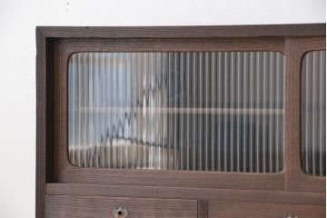 レトロ家具　昭和レトロ　鉄脚付きアンティークローボード(1)(収納棚)