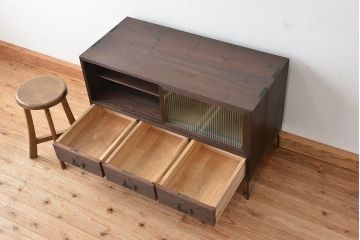レトロ家具　昭和レトロ　鉄脚付きアンティークローボード?(収納棚)