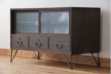 レトロ家具　昭和レトロ　鉄脚付きアンティークローボード?(収納棚)