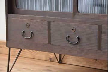 レトロ家具　昭和レトロ　鉄脚付きアンティークローボード?(収納棚)