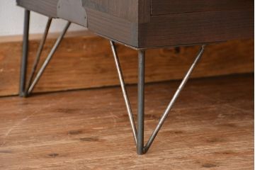 レトロ家具　昭和レトロ　鉄脚付きアンティークローボード?(収納棚)