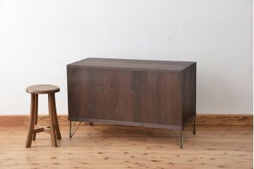 レトロ家具　昭和レトロ　鉄脚付きアンティークローボード?(収納棚)