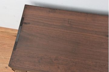 アンティーク家具　アンティーク　古い木の鉄脚付きモールガラス観音開き収納棚(ローボード)