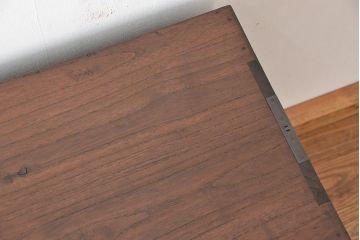 アンティーク家具　アンティーク　古い木の鉄脚付きモールガラス観音開き収納棚(ローボード)
