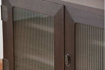 アンティーク家具　アンティーク　古い木の鉄脚付きモールガラス観音開き収納棚(ローボード)