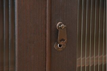 アンティーク家具　アンティーク　古い木の鉄脚付きモールガラス観音開き収納棚(ローボード)