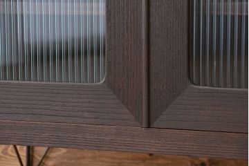 アンティーク家具　アンティーク　古い木の鉄脚付きモールガラス観音開き収納棚(ローボード)