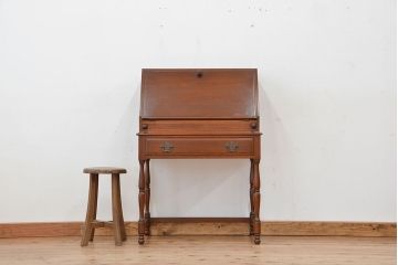 ヴィンテージ家具　北欧ビンテージ　小振りでかわいいライティングビューロー(ライティングデスク)