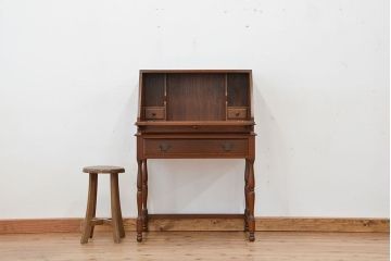 ヴィンテージ家具　北欧ビンテージ　小振りでかわいいライティングビューロー(ライティングデスク)