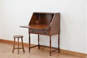 ヴィンテージ家具　北欧ビンテージ　小振りでかわいいライティングビューロー(ライティングデスク)