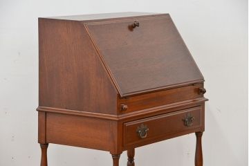 ヴィンテージ家具　北欧ビンテージ　小振りでかわいいライティングビューロー(ライティングデスク)