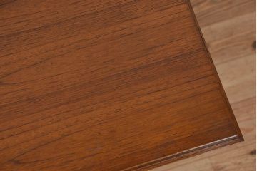 ヴィンテージ家具　北欧ビンテージ　小振りでかわいいライティングビューロー(ライティングデスク)