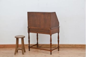ヴィンテージ家具　北欧ビンテージ　小振りでかわいいライティングビューロー(ライティングデスク)