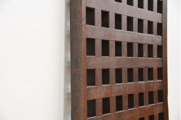アンティーク雑貨　★古民具・骨董　明治時代、古い豪商の蔵で使われていた重厚な格子材?