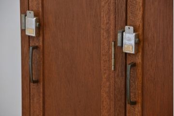 レトロ家具　昭和レトロ　1960年代シンプルなアンティーク三連ロッカー(2)
