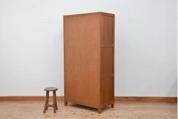 レトロ家具　昭和レトロ　1960年代シンプルな脚付きアンティーク三連ロッカー