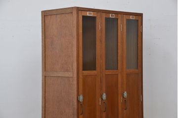 レトロ家具　昭和レトロ　1960年代シンプルな脚付きアンティーク三連ロッカー(2)