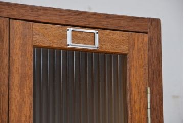 レトロ家具　昭和レトロ　1960年代シンプルな脚付きアンティーク三連ロッカー(2)