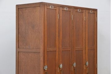 レトロ家具　昭和レトロ　1960年代シンプルな脚付きアンティーク四連ロッカー