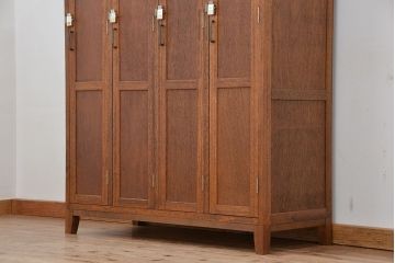 レトロ家具　昭和レトロ　1960年代シンプルな脚付きアンティーク四連ロッカー