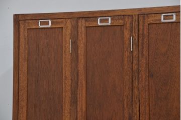 レトロ家具　昭和レトロ　1960年代シンプルな脚付きアンティーク四連ロッカー