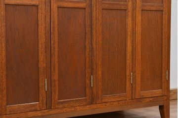 レトロ家具　昭和レトロ　1960年代シンプルな脚付きアンティーク四連ロッカー