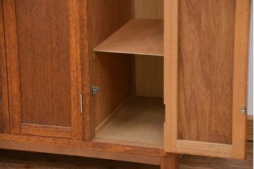 レトロ家具　昭和レトロ　1960年代シンプルな脚付きアンティーク四連ロッカー