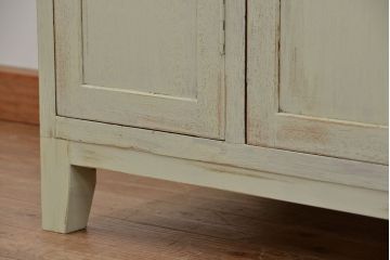 レトロ家具　昭和レトロ　ペンキの剥げた三連脚付きロッカー