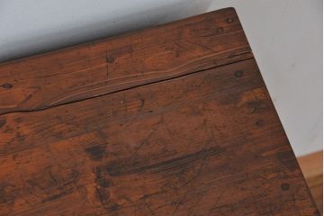 アンティーク家具　アンティーク　古い木の脚付き食器棚(収納棚)