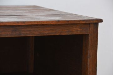 アンティーク家具　アンティーク　古い木の脚付き食器棚(収納棚)