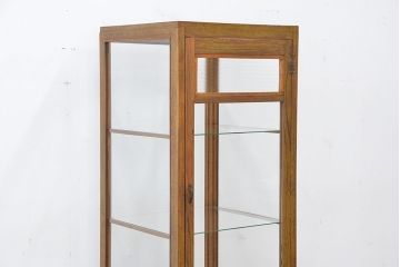 レトロ家具　昭和レトロ　古いナラ材の脚付き縦型ガラスケース(ショーケース)