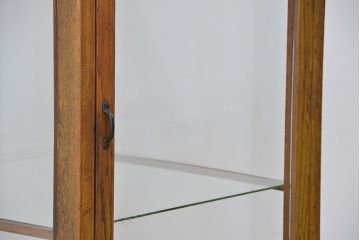 レトロ家具　昭和レトロ　古いナラ材の脚付き縦型ガラスケース(ショーケース)