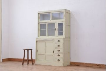 アンティーク家具　☆アンティーク　ペンキの剥げたモールガラス食器棚(収納棚)