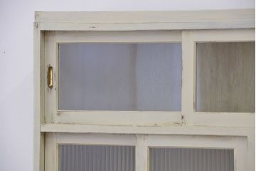 アンティーク家具　☆アンティーク　ペンキの剥げたモールガラス食器棚(収納棚)
