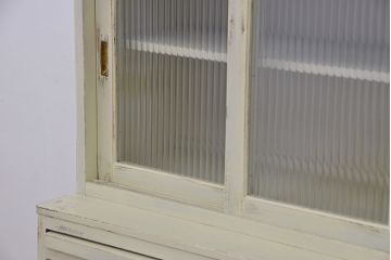 アンティーク家具　☆アンティーク　ペンキの剥げたモールガラス食器棚(収納棚)