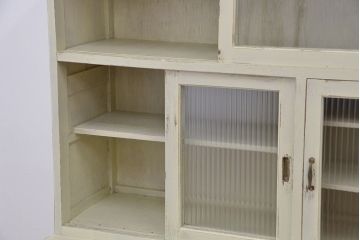 アンティーク家具　☆アンティーク　ペンキの剥げたモールガラス食器棚(収納棚)