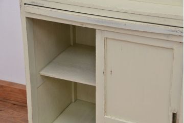 アンティーク家具　☆アンティーク　ペンキの剥げたモールガラス食器棚(収納棚)