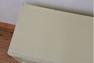アンティーク家具　☆アンティーク　ペンキの剥げたモールガラス食器棚(収納棚)