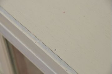 アンティーク家具　☆アンティーク　ペンキの剥げたモールガラス食器棚(収納棚)