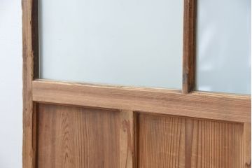 古民具・骨董　古い木味とペンキのはげたガラス戸(引き戸)