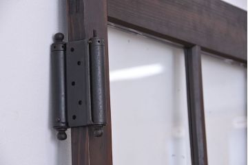 古民具・骨董　味わい深い自由蝶番の扉(ドア)