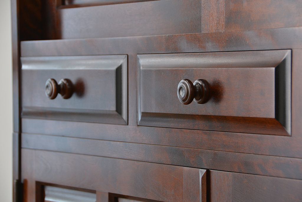 中古　北海道民芸家具　3段重ねチェスト、整理箪笥(定価約68万円)(整理タンス)