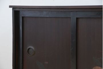 アンティーク家具　古民具・骨董　味わい深い絵画入り引き戸の時代収納棚(箪笥)